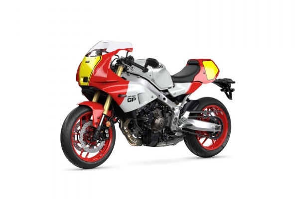 YAMAHA XSR900GP MODEL 2024 - 329 990 Kč